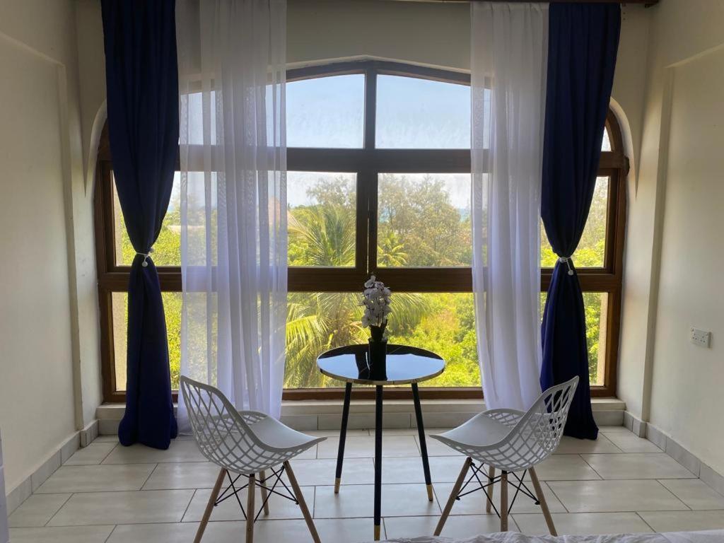 Beachfront Bliss Villa Diani Beach Zewnętrze zdjęcie